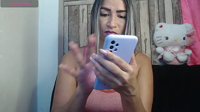 Snapshot of rosa_pretty chatting on 10-18-25, 08:59 rosa pretty online show from 10-18-25, 08:59