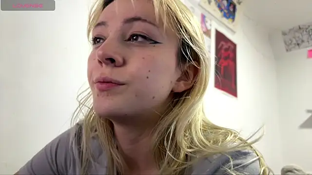 Snapshot of Cloe_five chatting on 05-14-26, 04:41 Cloe five online show from 05-14-26, 04:41