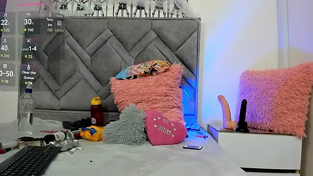 Snapshot of alicee_18 chatting on 09-26-25, 01:48 alicee 18 online show from 09-26-25, 01:48