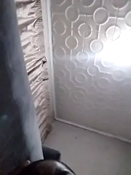 hugecrksam online show from 12-21-25, 01:57