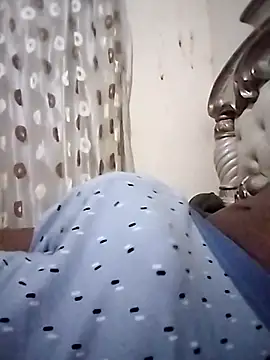 hugecrksam online show from 02-05-26, 07:18