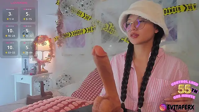 Eva depp online show from 10-27-25, 04:22