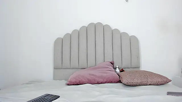 Snapshot of Nikki_Angel_ chatting on 02-05-25, 07:31 Nikki Angel online show from 02-05-25, 07:31