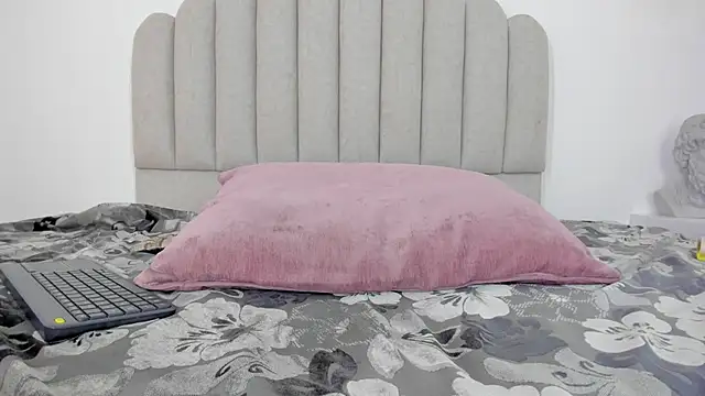 Snapshot of Nikki_Angel_ chatting on 02-12-25, 10:26 Nikki Angel online show from 02-12-25, 10:26