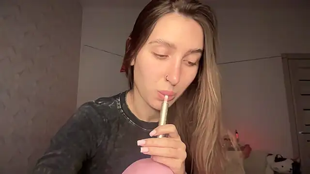 kikkymoore online show from 10-12-25, 06:18
