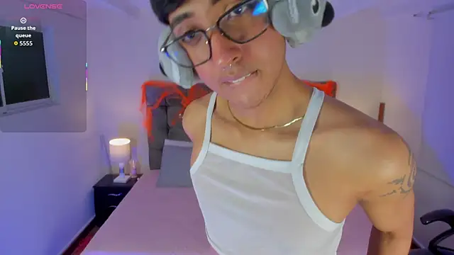 Dark hairy  online show from 10-31-25, 04:24