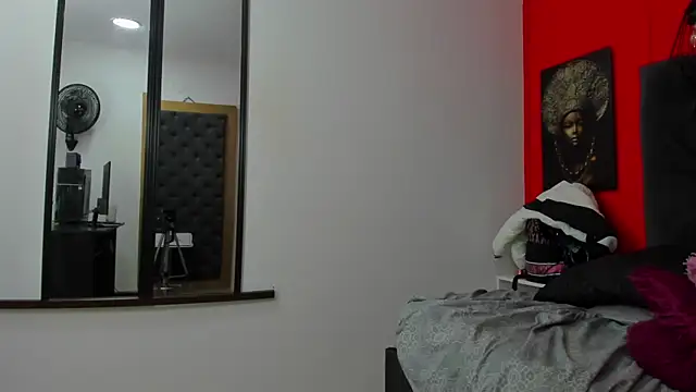 YayaHilton online show from 12-30-24, 11:26