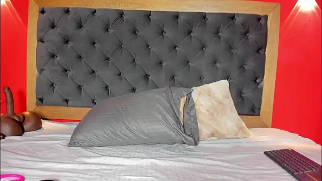 YayaHilton online show from 10-09-25, 05:27