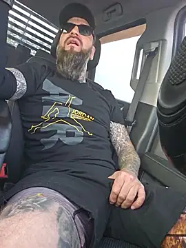 Beardedtattood online show from 06-11-26, 10:24