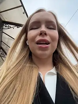 mur girl online show from 11-05-25, 11:43