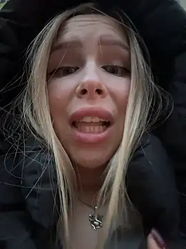 mur girl online show from 12-20-25, 12:45