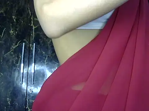 Snapshot of MAAYRA_09 chatting on 01-26-25, 02:45 MAAYRA 09 online show from 01-26-25, 02:45