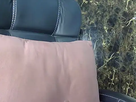 Snapshot of MAAYRA_09 chatting on 02-14-25, 10:47 MAAYRA 09 online show from 02-14-25, 10:47