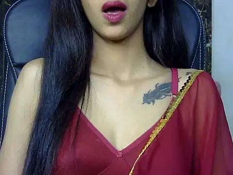 Snapshot of MAAYRA_09 chatting on 03-04-25, 03:15 MAAYRA 09 online show from 03-04-25, 03:15