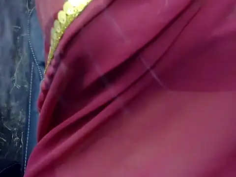 Snapshot of MAAYRA_09 chatting on 03-04-25, 06:18 MAAYRA 09 online show from 03-04-25, 06:18