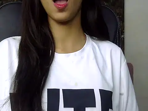 Snapshot of MAAYRA_09 chatting on 03-13-25, 12:27 MAAYRA 09 online show from 03-13-25, 12:27