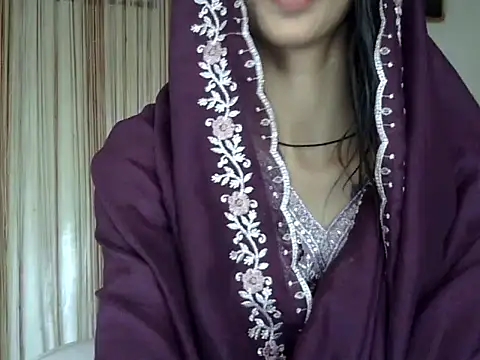 Snapshot of MAAYRA_09 chatting on 09-27-25, 10:42 MAAYRA 09 online show from 09-27-25, 10:42