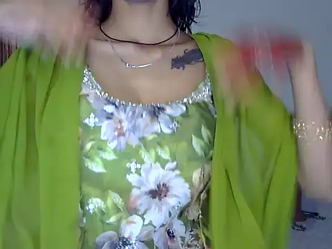 Snapshot of MAAYRA_09 chatting on 10-11-25, 09:19 MAAYRA 09 online show from 10-11-25, 09:19