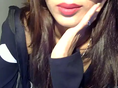 Snapshot of MAAYRA_09 chatting on 11-01-25, 01:13 MAAYRA 09 online show from 11-01-25, 01:13