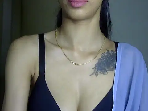 Snapshot of MAAYRA_09 chatting on 05-05-26, 10:29 MAAYRA 09 online show from 05-05-26, 10:29