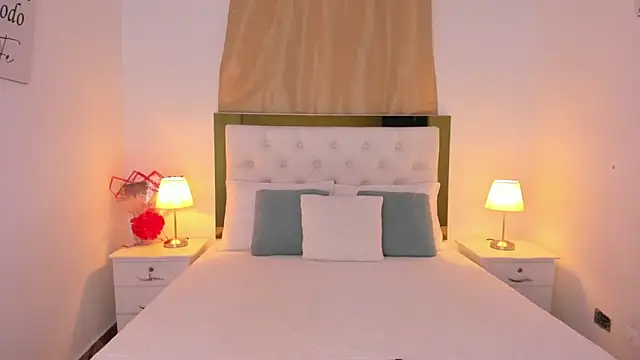 Snapshot of SofiaBosch chatting on 09-18-25, 01:18 SofiaBosch online show from 09-18-25, 01:18