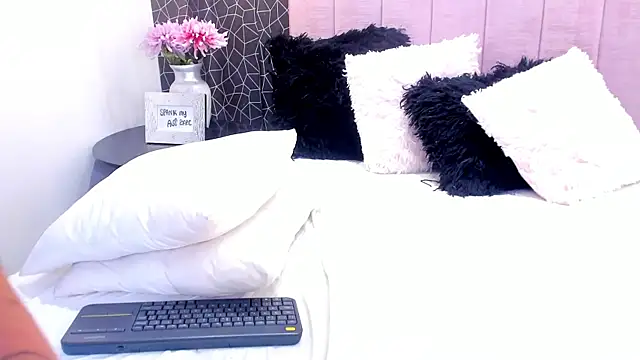 Violet Grace online show from 01-16-25, 07:20