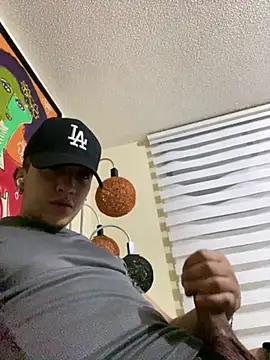 kmilo2405 online show from 03-24-26, 04:39