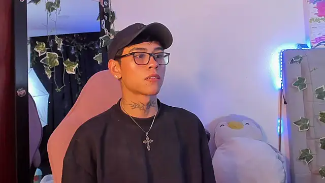 Snapshot of jacks_hotter chatting on 01-18-26, 01:09 jacks hotter online show from 01-18-26, 01:09