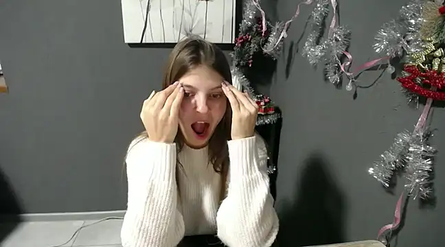Snapshot of felicity_gold chatting on 12-15-24, 04:37 felicity gold online show from 12-15-24, 04:37