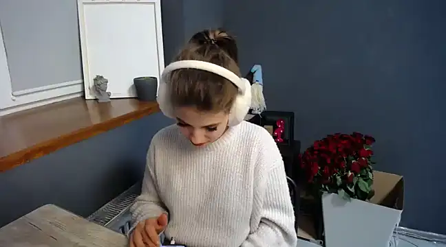 Snapshot of felicity_gold chatting on 02-17-25, 10:40 felicity gold online show from 02-17-25, 10:40