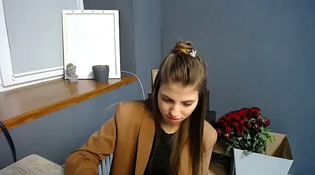 Snapshot of felicity_gold chatting on 02-24-25, 10:37 felicity gold online show from 02-24-25, 10:37