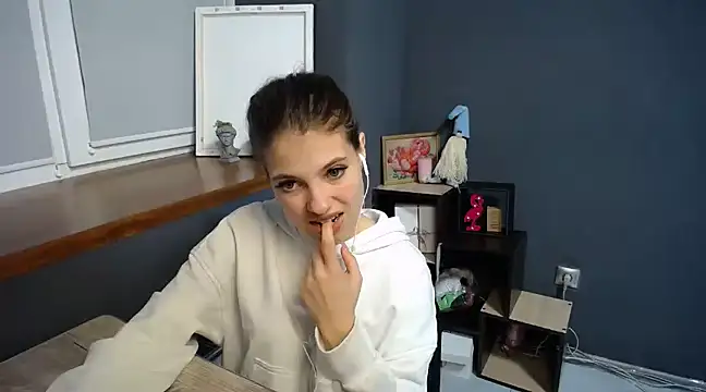 Snapshot of felicity_gold chatting on 03-14-25, 10:39 felicity gold online show from 03-14-25, 10:39