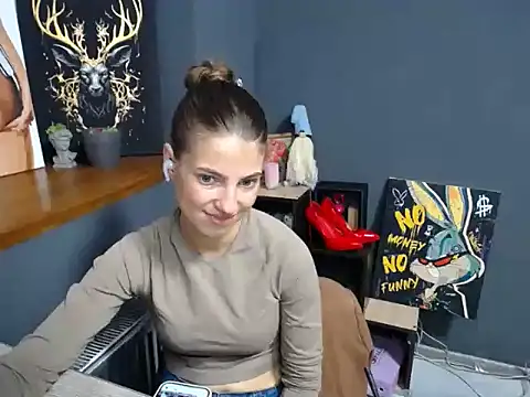 Snapshot of felicity_gold chatting on 09-17-25, 06:26 felicity gold online show from 09-17-25, 06:26