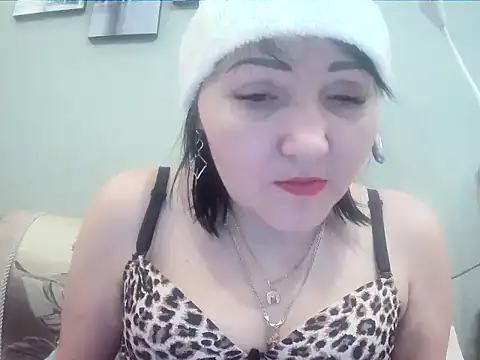 ClaireSunset online show from 12-26-24, 06:01