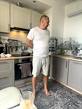 Snapshot of DonorDi chatting on 10-19-25, 12:17 DonorDi online show from 10-19-25, 12:17