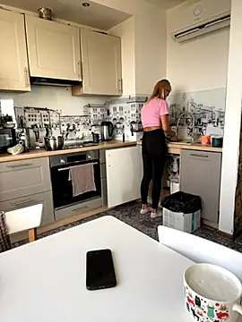 Snapshot of DonorDi chatting on 10-23-25, 12:04 DonorDi online show from 10-23-25, 12:04