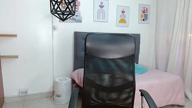 Snapshot of Tania_Goddess_ chatting on 09-14-25, 02:16 Tania Goddess online show from 09-14-25, 02:16