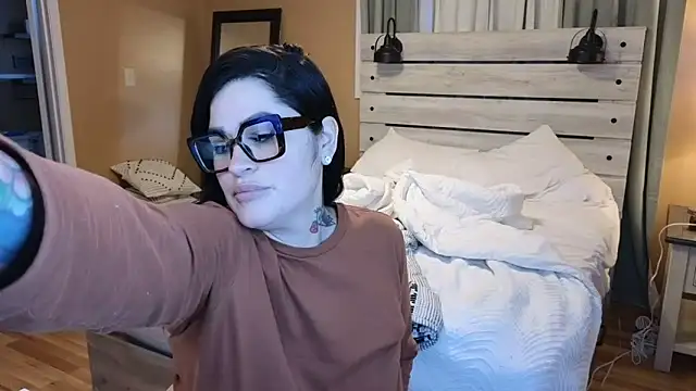 Snapshot of TexasTattooedHouseWife chatting on 03-11-25, 01:56 TexasTattooedHouseWife online show from 03-11-25, 01:56