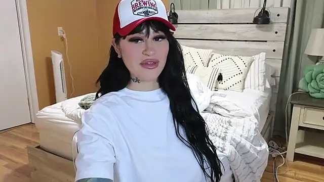 Snapshot of TexasTattooedHouseWife chatting on 10-10-25, 12:26 TexasTattooedHouseWife online show from 10-10-25, 12:26