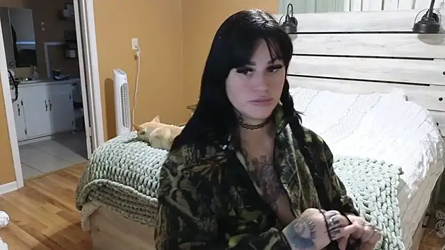 Snapshot of TexasTattooedHouseWife chatting on 10-28-25, 01:25 TexasTattooedHouseWife online show from 10-28-25, 01:25