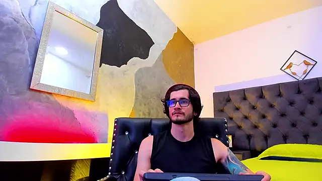 Loggan donnelly online show from 12-10-24, 08:16