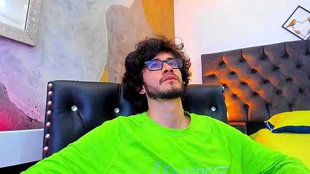 Loggan donnelly online show from 12-19-24, 02:56