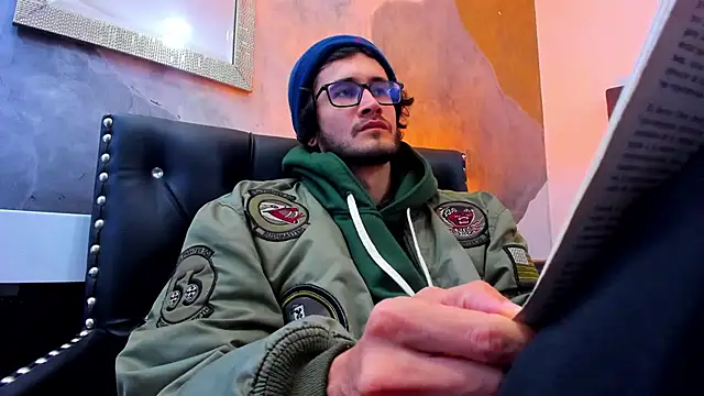 Loggan donnelly online show from 12-29-24, 08:15