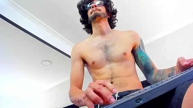 Loggan donnelly online show from 02-20-25, 02:29