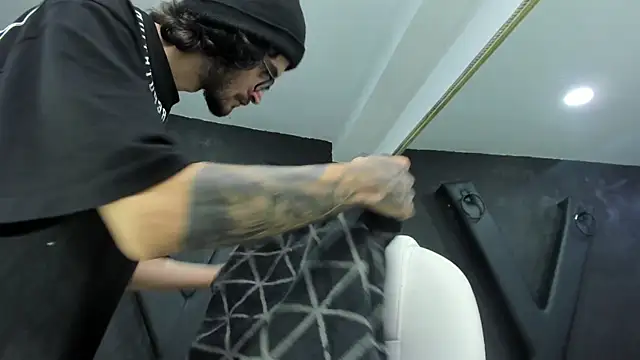 Loggan donnelly online show from 03-20-25, 11:12