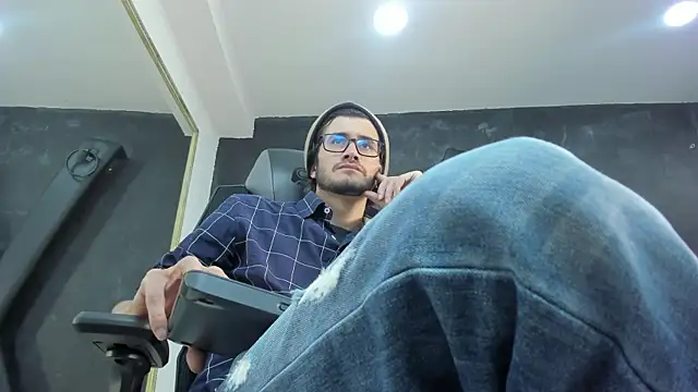 Loggan donnelly online show from 10-04-25, 08:40