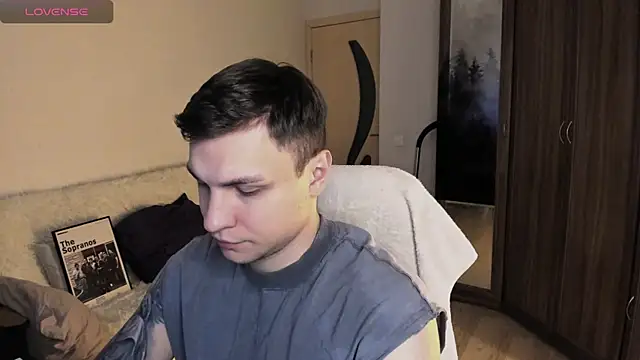 handsome guy01 online show from 10-05-25, 03:43