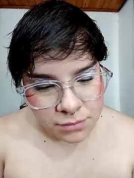 Snapshot of amalia_love chatting on 12-05-24, 02:22 amalia love online show from 12-05-24, 02:22