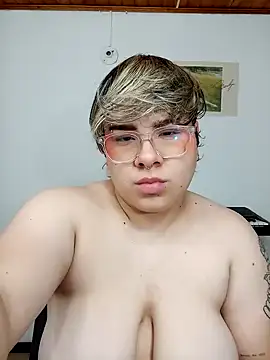 Snapshot of amalia_love chatting on 01-26-25, 08:03 amalia love online show from 01-26-25, 08:03