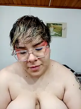 Snapshot of amalia_love chatting on 03-08-25, 12:00 amalia love online show from 03-08-25, 12:00